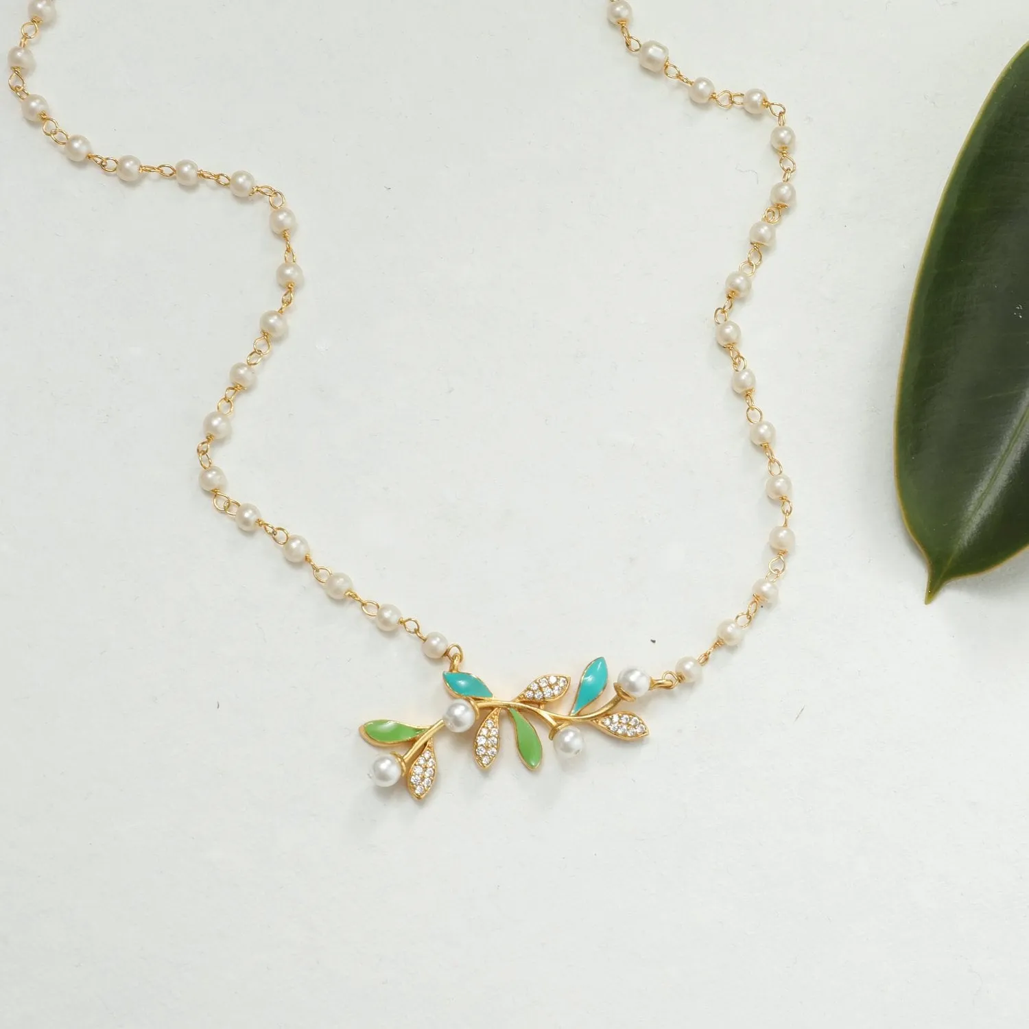 Eriha Pearl Single Layer Green Leaf Necklace