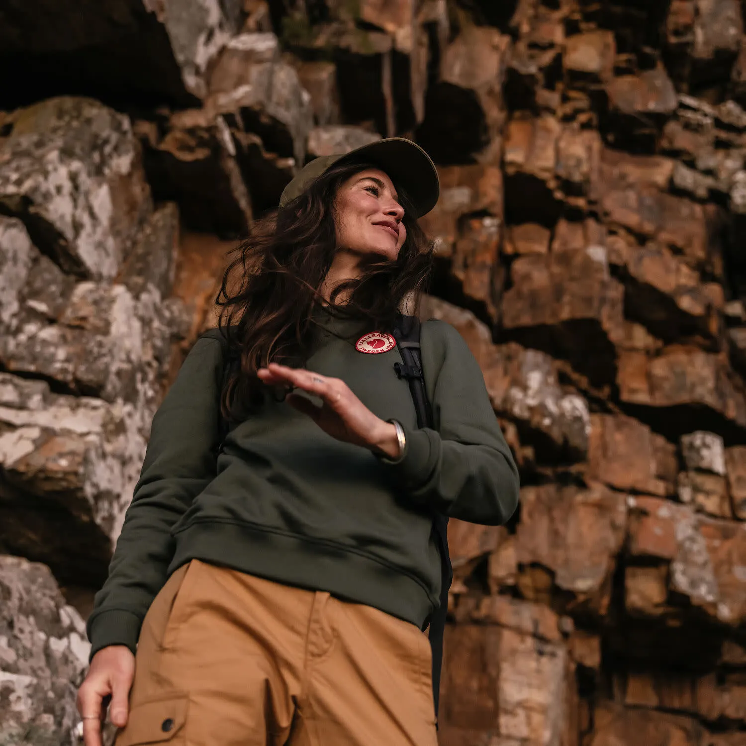 Fjällräven Women&#x27;s 1960 Logo Badge Sweater Deep Patina | Buy Fjällräven Women&#x27;s 1960 Logo Badge Sweater Deep Patina here | Outnorth