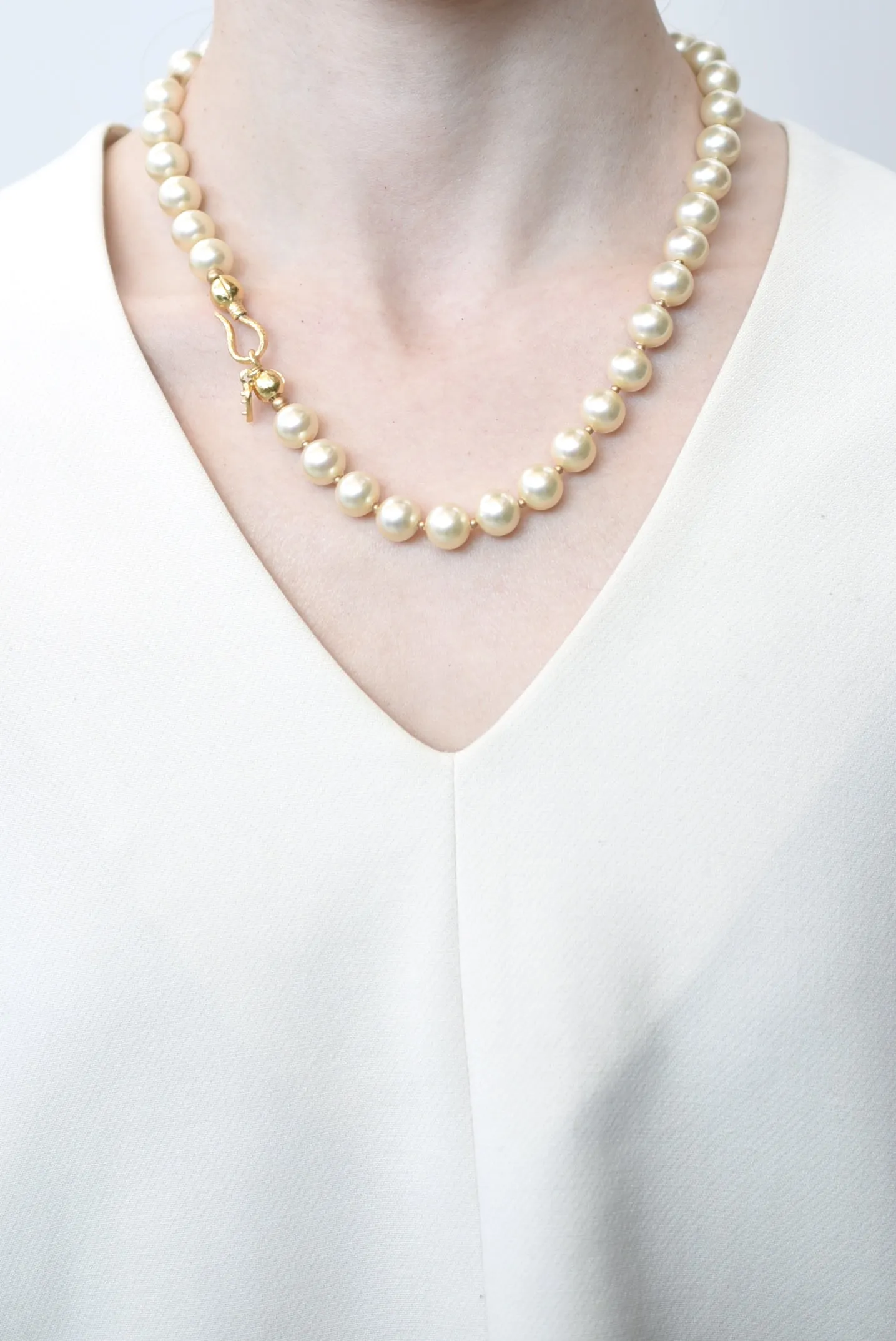 round glass pearl necklace