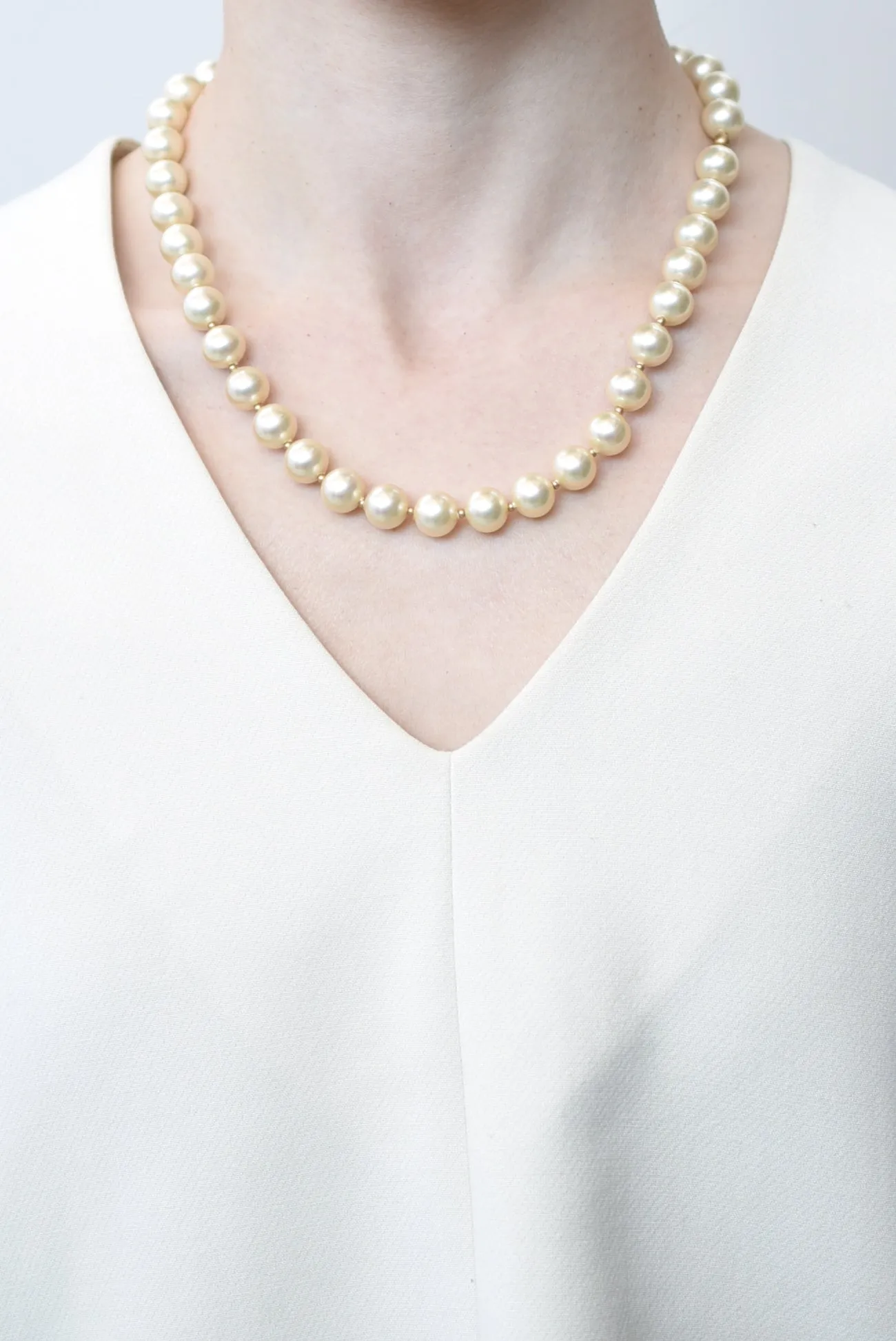 round glass pearl necklace