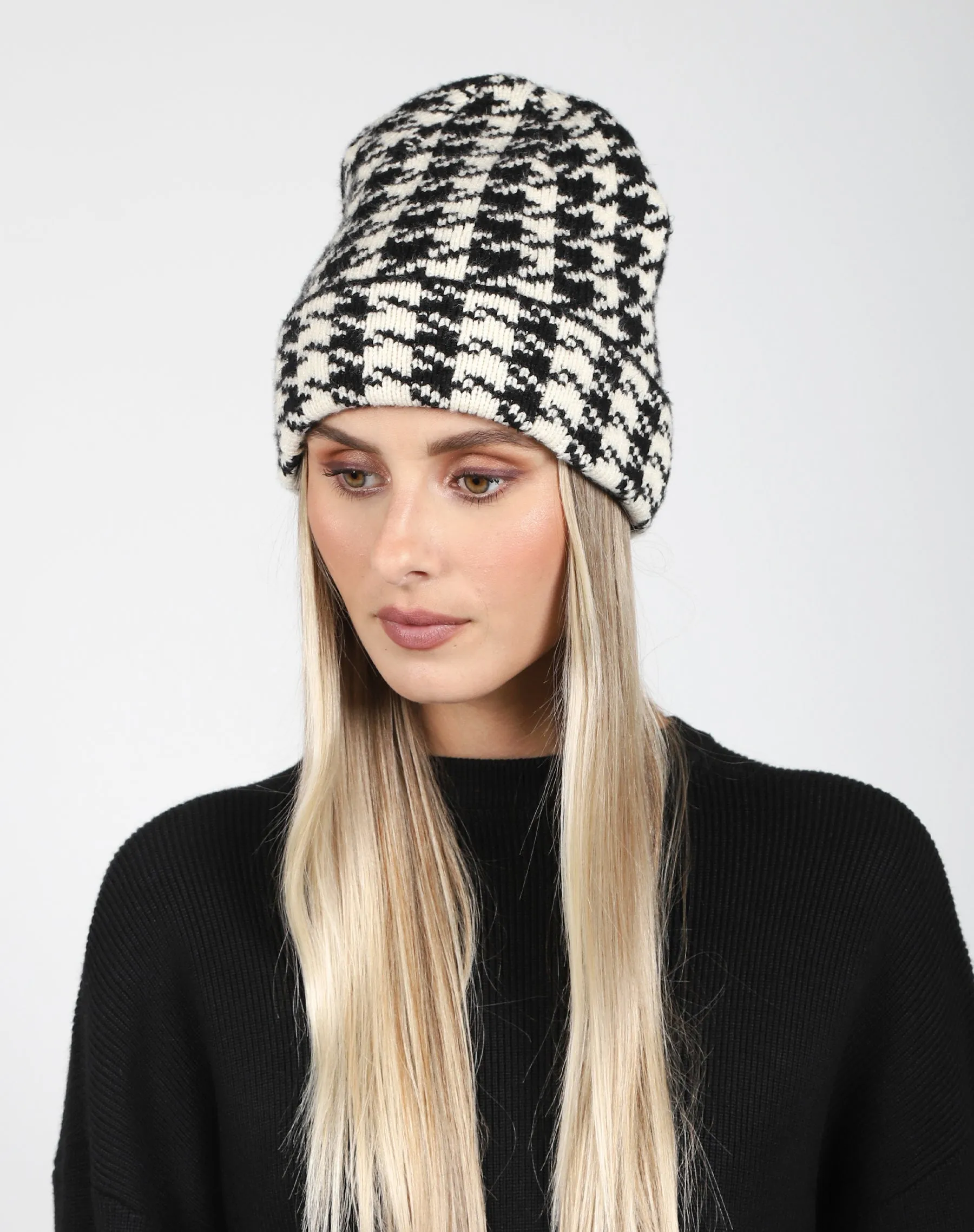 The Houndstooth Toque - Black and Cream